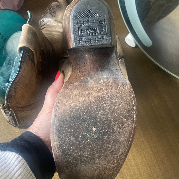 Corral Vintage Cowgirl- light brown/tan Embroidered Ankle Booties - Picture 9 of 10